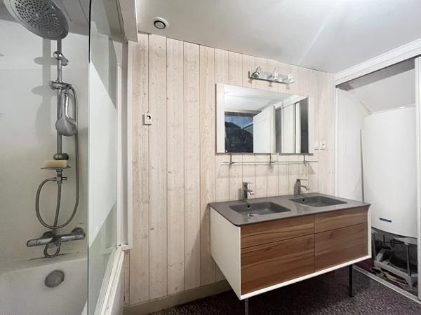 Vente                                                      Appartement
                        
                     4 pièces                      115 m2                     à Nevers
