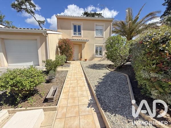 Location maison 4 pièces 115 m² Mérignac