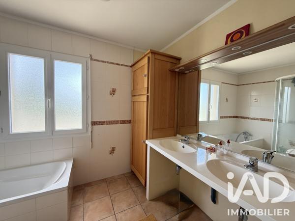 Location maison 4 pièces 115 m² Mérignac