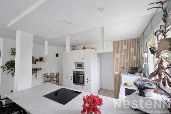 COUP DE COEUR ASSURÉ - MAISON FAMILIALE AVEC EXTÉRIEURS EXCEPTIONNELS