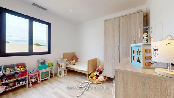 EN EXCLUSIVITE - PLAIN PIED - 3 CHAMBRES DONT UNE SUITE PARENTALE - CLIMATISATION GAINABLE - GARAGE - VUE DEGAGÉE