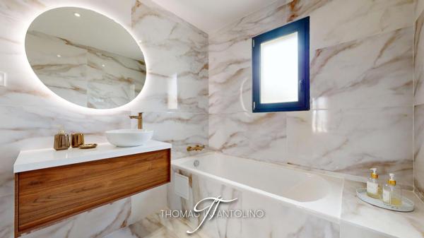 EN EXCLUSIVITE - PLAIN PIED - 3 CHAMBRES DONT UNE SUITE PARENTALE - CLIMATISATION GAINABLE - GARAGE - VUE DEGAGÉE