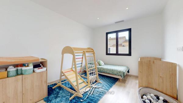 EN EXCLUSIVITE - PLAIN PIED - 3 CHAMBRES DONT UNE SUITE PARENTALE - CLIMATISATION GAINABLE - GARAGE - VUE DEGAGÉE
