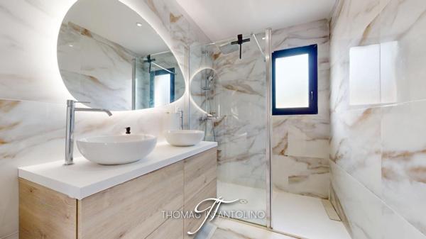 EN EXCLUSIVITE - PLAIN PIED - 3 CHAMBRES DONT UNE SUITE PARENTALE - CLIMATISATION GAINABLE - GARAGE - VUE DEGAGÉE