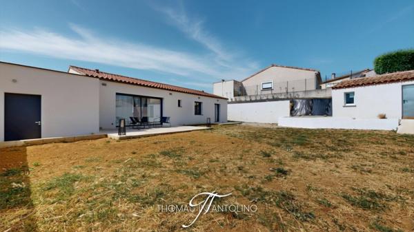 EN EXCLUSIVITE - PLAIN PIED - 3 CHAMBRES DONT UNE SUITE PARENTALE - CLIMATISATION GAINABLE - GARAGE - VUE DEGAGÉE