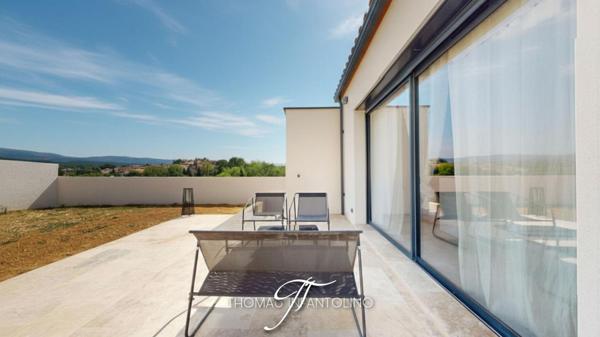 EN EXCLUSIVITE - PLAIN PIED - 3 CHAMBRES DONT UNE SUITE PARENTALE - CLIMATISATION GAINABLE - GARAGE - VUE DEGAGÉE
