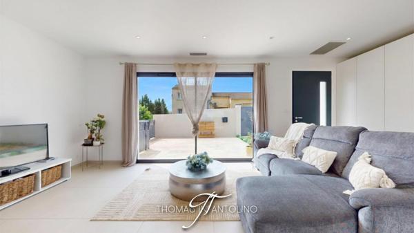 EN EXCLUSIVITE - PLAIN PIED - 3 CHAMBRES DONT UNE SUITE PARENTALE - CLIMATISATION GAINABLE - GARAGE - VUE DEGAGÉE