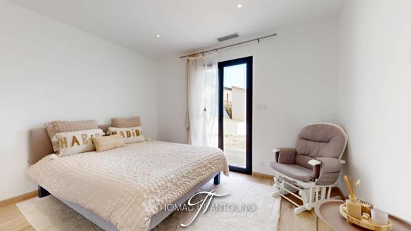 EN EXCLUSIVITE - PLAIN PIED - 3 CHAMBRES DONT UNE SUITE PARENTALE - CLIMATISATION GAINABLE - GARAGE - VUE DEGAGÉE