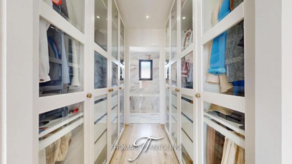 EN EXCLUSIVITE - PLAIN PIED - 3 CHAMBRES DONT UNE SUITE PARENTALE - CLIMATISATION GAINABLE - GARAGE - VUE DEGAGÉE