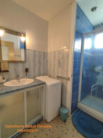 RUFFEC. SOUS COMPROMIS Maison de 65 m² sur sous -sol, véranda, terrain 1954 m² clos.