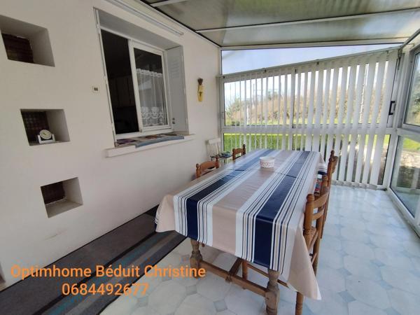 RUFFEC. SOUS COMPROMIS Maison de 65 m² sur sous -sol, véranda, terrain 1954 m² clos.