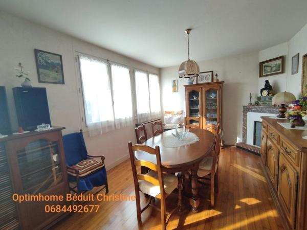 RUFFEC. SOUS COMPROMIS Maison de 65 m² sur sous -sol, véranda, terrain 1954 m² clos.