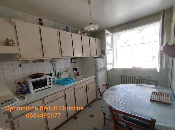 RUFFEC. SOUS COMPROMIS Maison de 65 m² sur sous -sol, véranda, terrain 1954 m² clos.