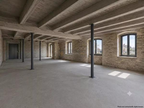 Vente                                                      Local commercial
                        
                                         164 m2                     à Landerneau