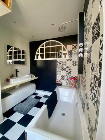 MAGNIFIQUE DUPLEX AVEC TERRASSE EN HYPER CENTRE