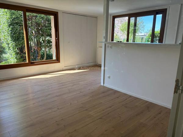 Location                                                      Appartement
                        
                     3 pièces                      69 m2                     à Décines-Charpieu
