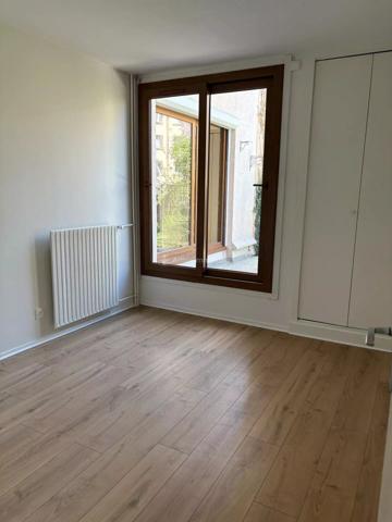 Location                                                      Appartement
                        
                     3 pièces                      69 m2                     à Décines-Charpieu