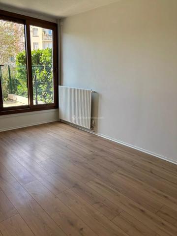 Location                                                      Appartement
                        
                     3 pièces                      69 m2                     à Décines-Charpieu