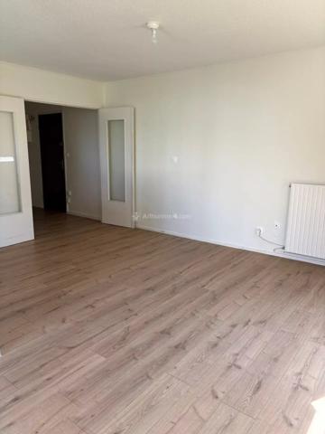 Location                                                      Appartement
                        
                     3 pièces                      69 m2                     à Décines-Charpieu