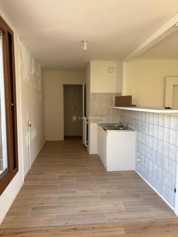Location                                                      Appartement
                        
                     3 pièces                      69 m2                     à Décines-Charpieu