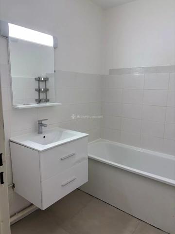 Location                                                      Appartement
                        
                     3 pièces                      69 m2                     à Décines-Charpieu