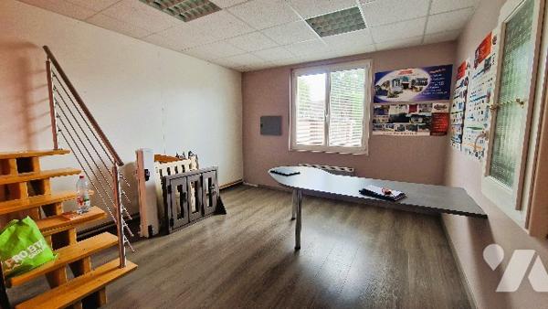 Ensemble immobilier à usage mixte commerce / habitation