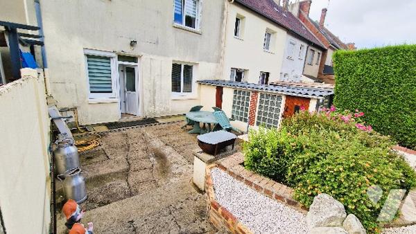 Ensemble immobilier à usage mixte commerce / habitation