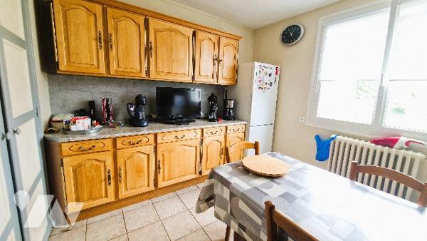 Ensemble immobilier à usage mixte commerce / habitation