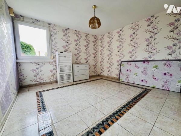 MAISON TYPE CHALET SUR 1300 m2 DE TERRAIN 