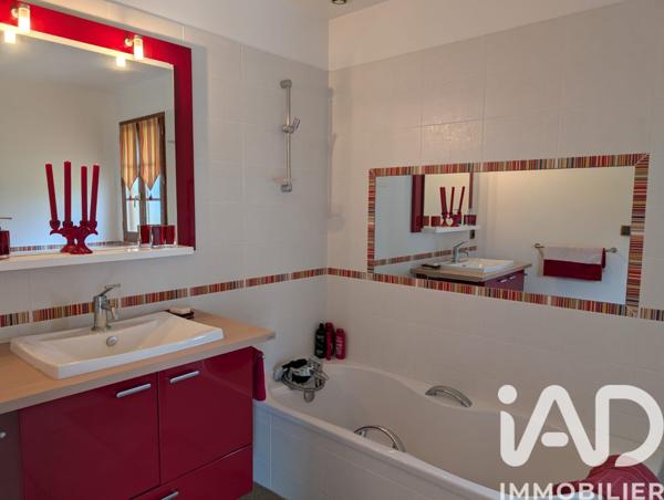 Maison à vendre 5 pièces 206 m² Saint-Jean-Lespinasse