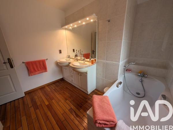 Maison à vendre 5 pièces 206 m² Saint-Jean-Lespinasse
