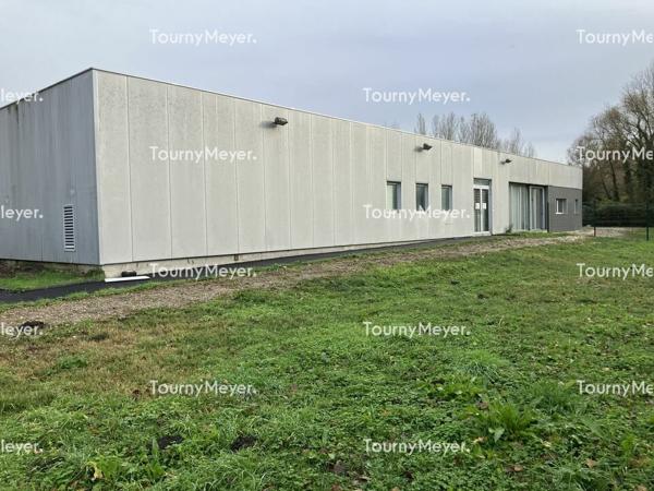 A LOUER BORDEAUX LOCAL D'ACTIVITES DE 1200 M² AVEC UN QUAI