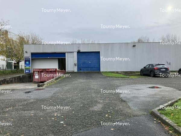 A LOUER BORDEAUX LOCAL D'ACTIVITES DE 1200 M² AVEC UN QUAI