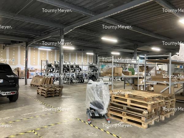 A LOUER BORDEAUX LOCAL D'ACTIVITES DE 1200 M² AVEC UN QUAI