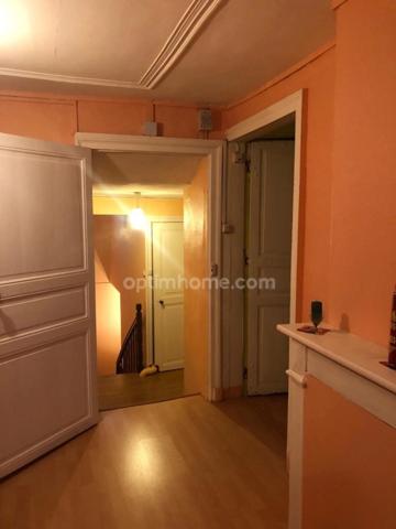 Maison de bourg de 180m2 avec 6 chambres.