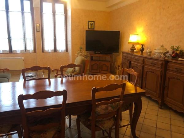 Maison de bourg de 180m2 avec 6 chambres.