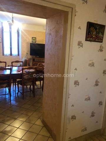 Maison de bourg de 180m2 avec 6 chambres.