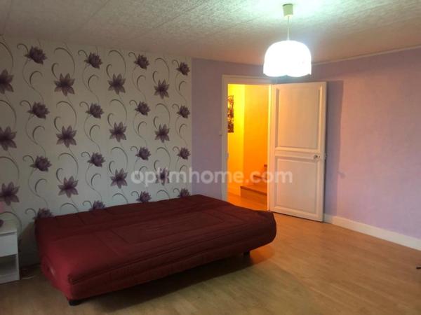 Maison de bourg de 180m2 avec 6 chambres.