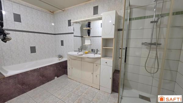 Maison familiale T5 avec travaux et grand potentiel, garage et terrasse