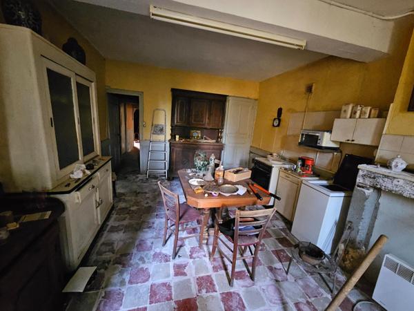 Maison 200 m² centre bourg d'Escurolles