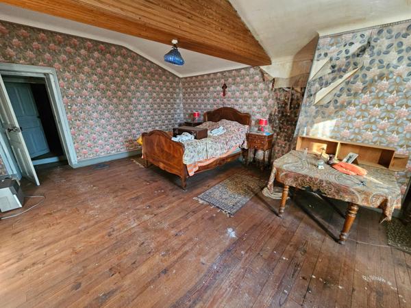 Maison 200 m² centre bourg d'Escurolles