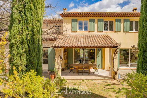 Propriété de caractère au coeur d’une oliveraie, Bastidon du 19e réinventé