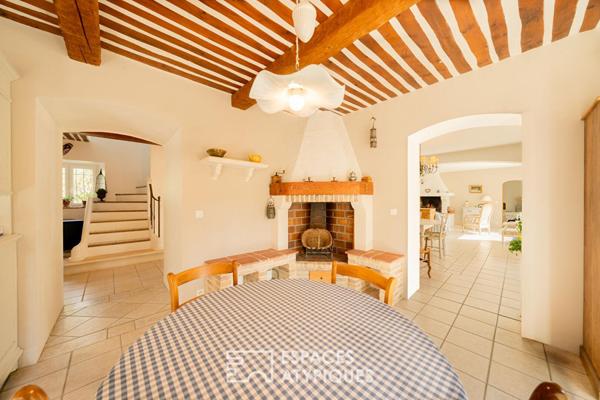 Propriété de caractère au coeur d’une oliveraie, Bastidon du 19e réinventé