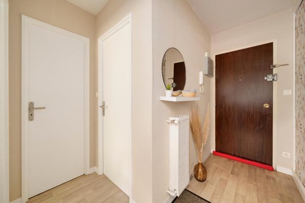 Magnifique T2 renové avec place de parking- frontière Nancy