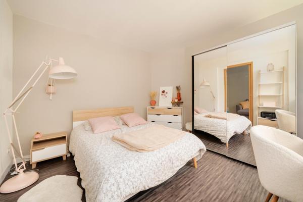 Magnifique T2 renové avec place de parking- frontière Nancy