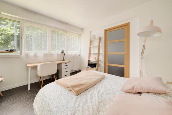 Magnifique T2 renové avec place de parking- frontière Nancy