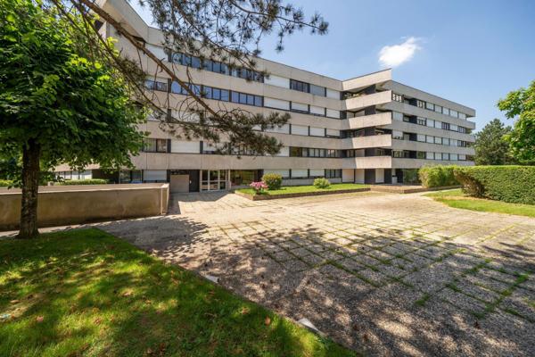 Magnifique T2 renové avec place de parking- frontière Nancy