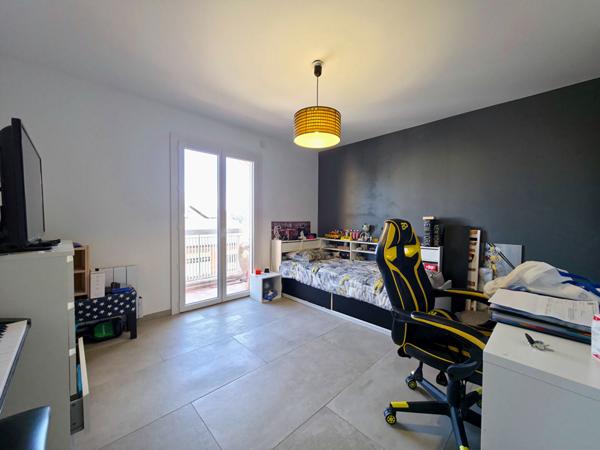 Appartement 4 pièce(s) 96 m² - Résidence recherchée, ascenseur, cave, parking