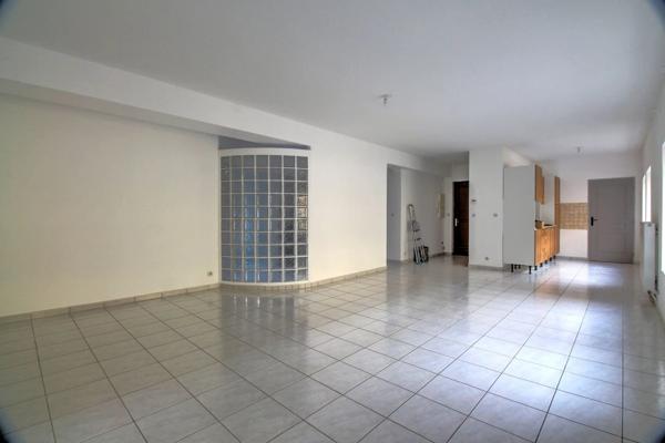Location                                                      Appartement
                        
                     3 pièces                      84 m2                     à Saint-Chamond
