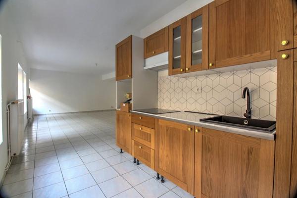 Location                                                      Appartement
                        
                     3 pièces                      84 m2                     à Saint-Chamond